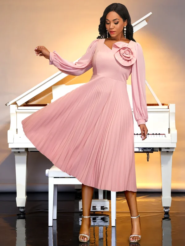 Robe de cocktail avec manches longues en rose plissée : Élodie – Image 6