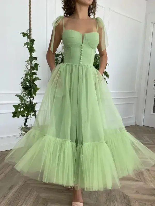 Robe tulle vert d’eau évasée avec boutons décoratifs : Elina