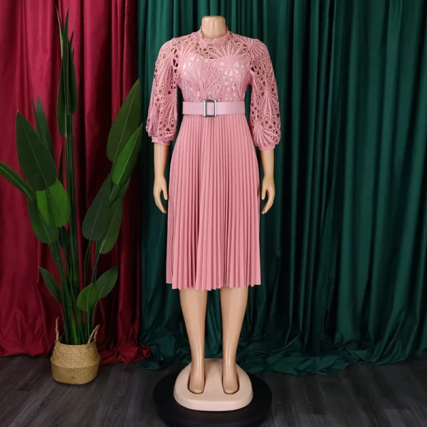 Robe mi-longue rose poudré avec dentelle et manches bouffantes : Olivia – Image 2