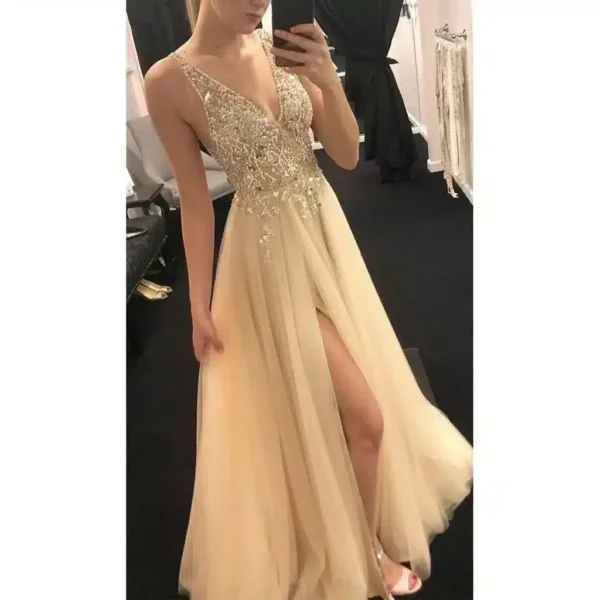 Robe de soirée en tulle doré avec détails raffinés : Gloria