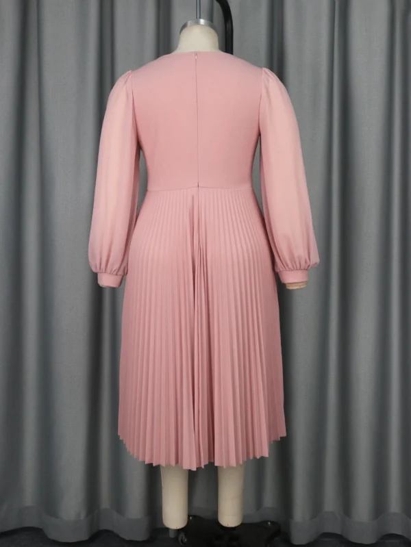 Robe de cocktail avec manches longues en rose plissée : Élodie – Image 3