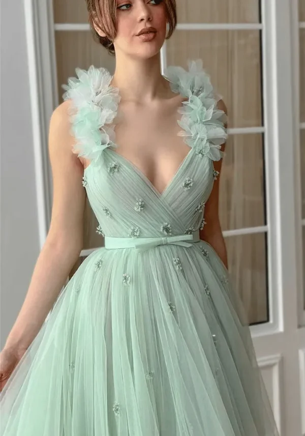 Robe princesse vert d’eau avec fleurs tridimensionnelles : Anaïs – Image 3