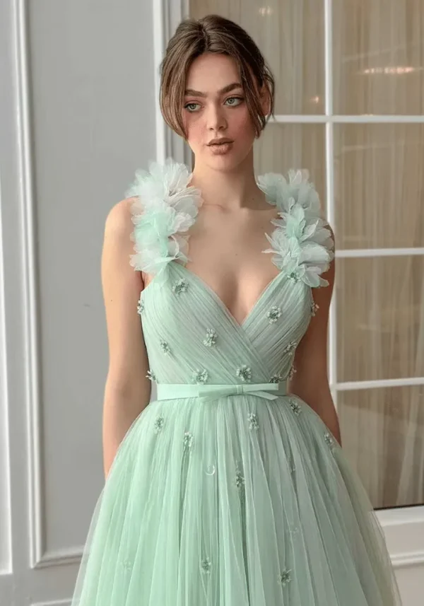 Robe princesse vert d’eau avec fleurs tridimensionnelles : Anaïs – Image 4