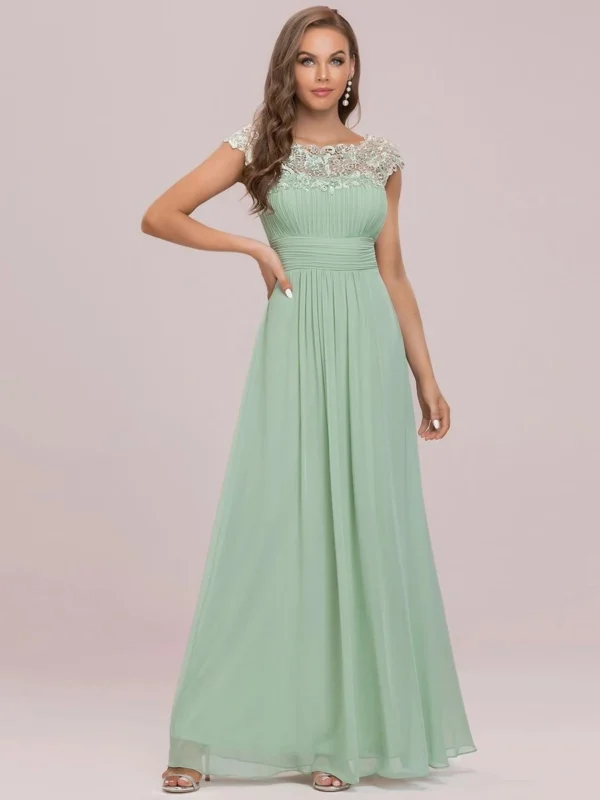 Robe longue vert menthe en dentelle : Elara