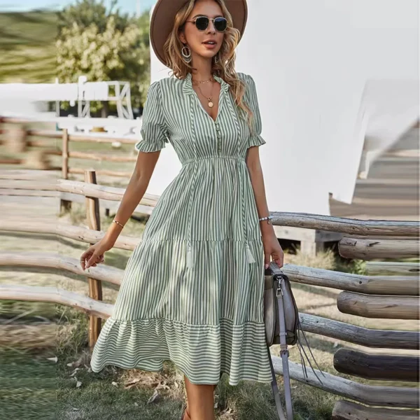 Robe midi vert sauge avec col en V : Clara