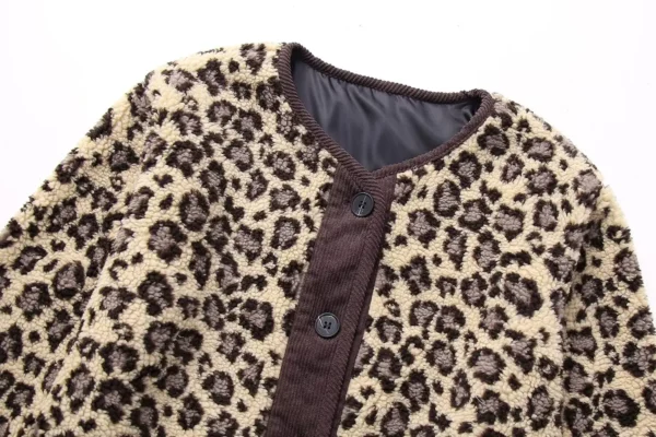 Veste moumoute leopard tendance et confortable : Savannah – Image 6