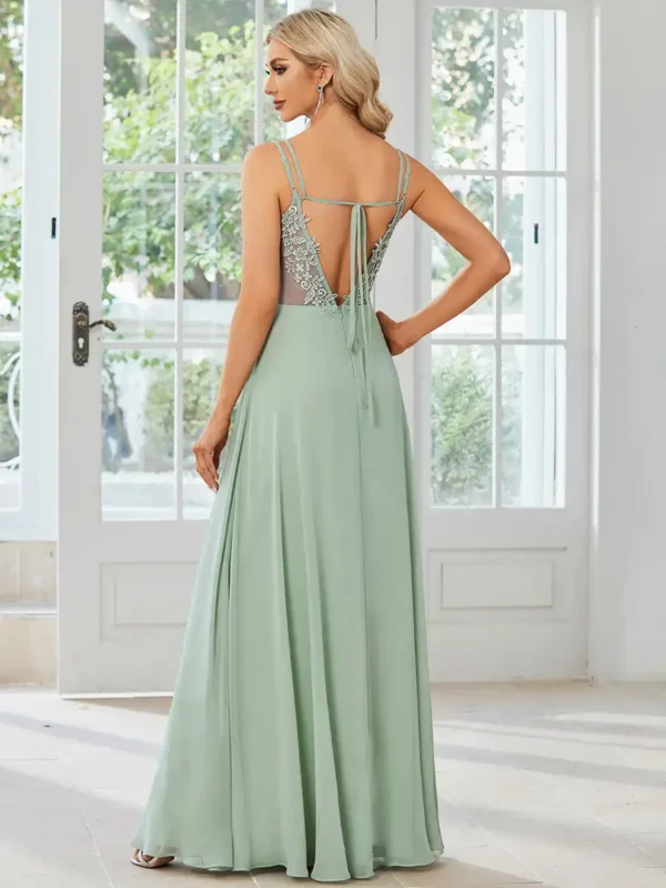 Robe vert sauge grande taille avec décolleté cœur : Émeraude – Image 2