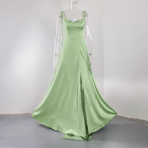 robe longue vert pâle avec décolleté flatteur : Élora – Image 2