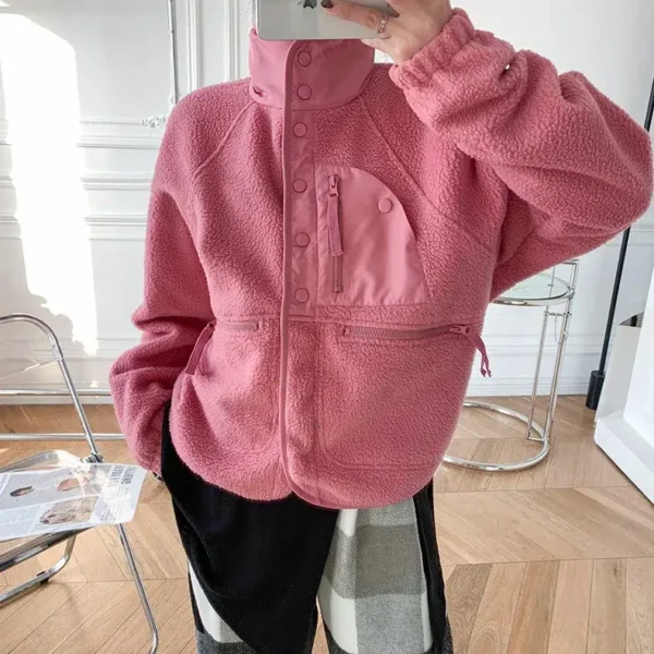 Pull moumoute rose avec col montant et poches zippées : Camille