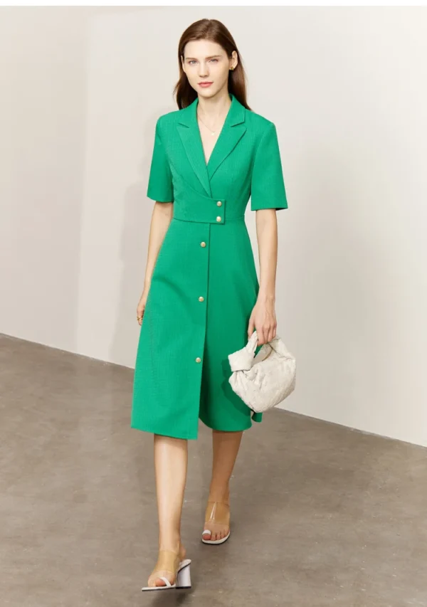 Robe tailleur verte chic avec col structuré : Margaux