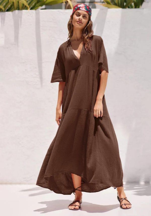 Robe longue en gaze de coton marron à manches amples et encolure en V