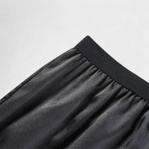 Jupon noir court sous une robe : jupon à dentelle en tissu fluide avec fente et taille élastiquée – Image 3