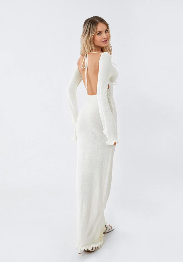 Robe blanche dos nu hiver ajustée avec manches longues et volants féminins – Image 4