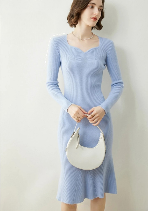 Robe bleu clair en tricot à manches longues pour l'hiver – Image 3