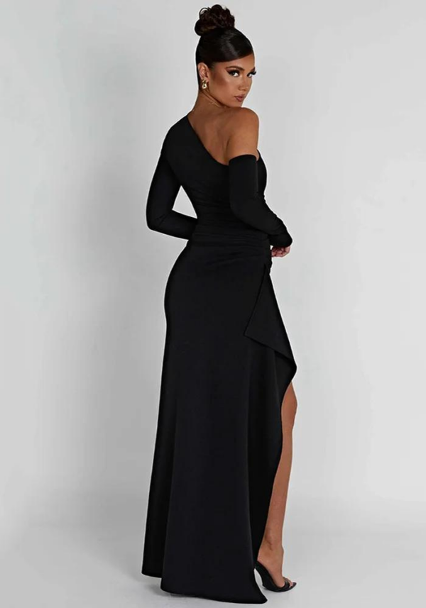 Robe cocktail hiver asymétrique épaule dénudée, coupe ajustée et fente haute noire – Image 4