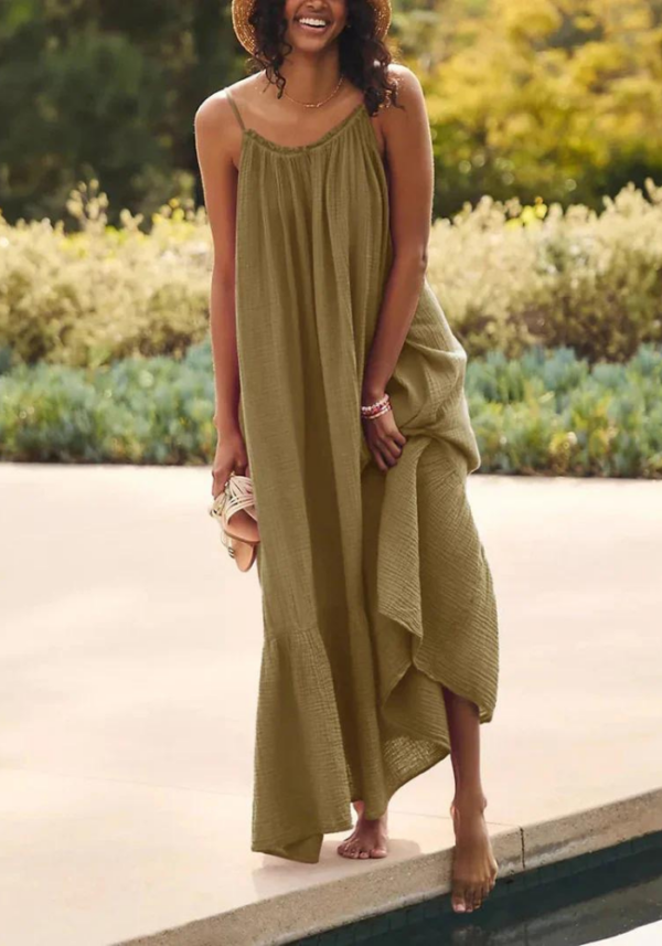 Robe double gaze de coton grande taille vert olive avec bretelles fines et ourlet asymétrique