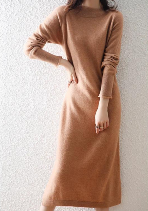 Robe droite en laine camel à manches longues et col rond mi-mollet pour l'automne-hiver