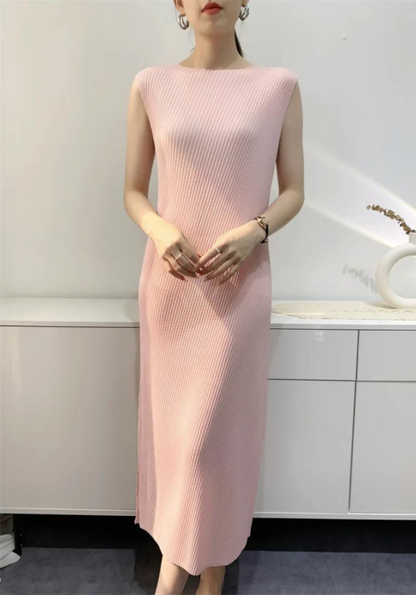 Robe droite midi rose poudré sans manches à col rond