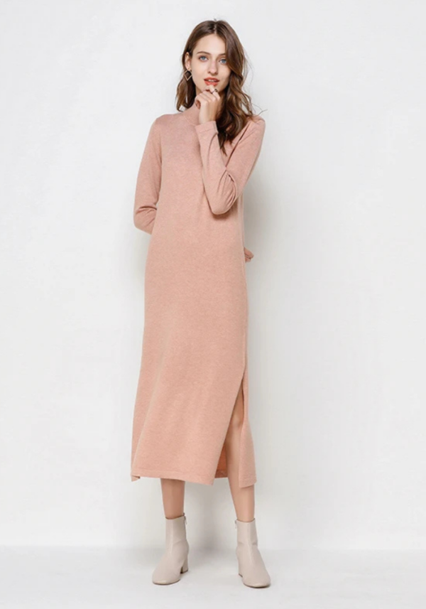 Robe en laine hiver : robe beige rosé à manches longues avec ouverture latérale, coupe longue jusqu'aux chevilles