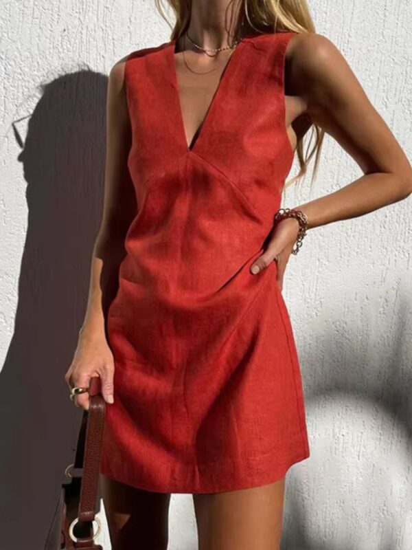 Robe en lin trapèze femme décolleté en V minimaliste et écoresponsable – Image 3