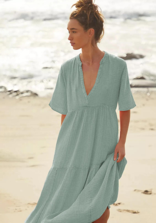 Robe gaze de coton bleu ciel pour femme à manches courtes et encolure en V