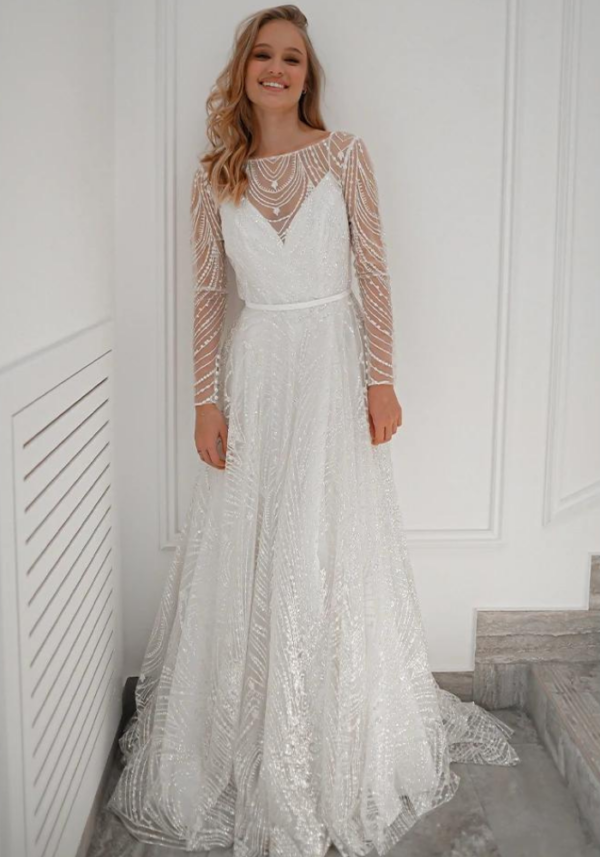 Robe longue trapèze fluide mariage avec manches longues et détails scintillants